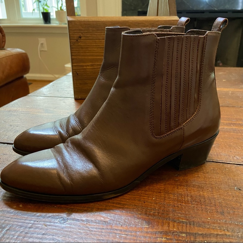 EUC J. Crew Chelsea Boots Brownstone Leather 9